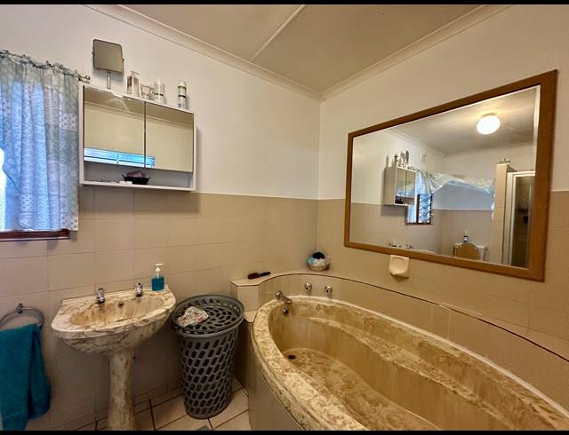 4 BEDROOM HOUSE FOR SALE IN MEER EN SEE